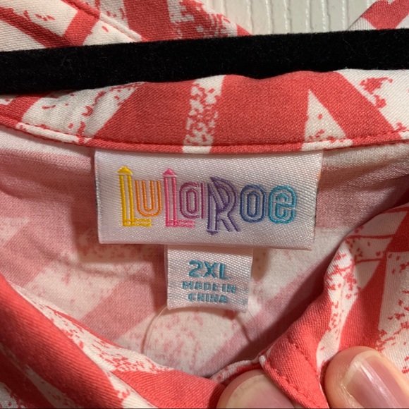 LuLaRoe Roxanne Snap Tank Sleeveless Salmon Aztec 2XL NWT - Picture 5 of 7